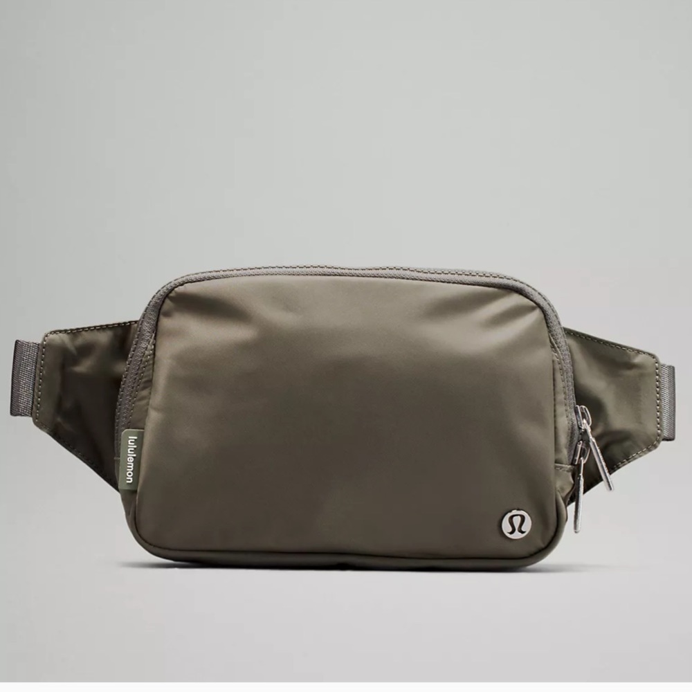 Every where belt bag Large NWT